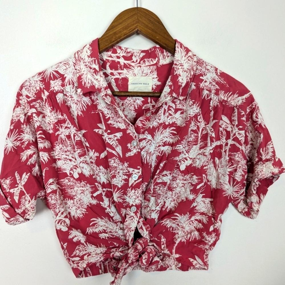 American Eagle Hawaiian Red & White Viscose Button Down Tied Crop Blouse Top - Picture 7 of 8